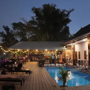 Funny Riverside Backpackers , Luang Prabang Laos